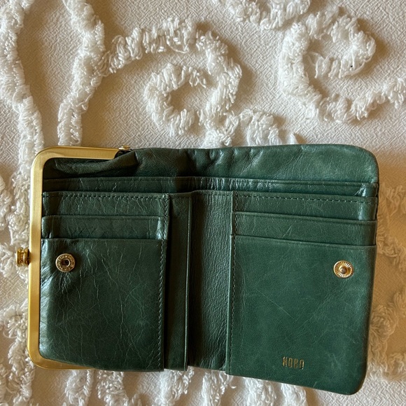 Hobo green leather embossed wallet - Picture 3 of 3